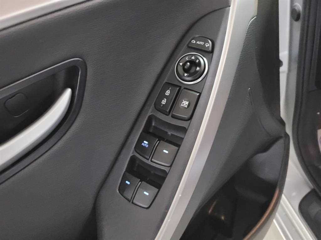 HYUNDAI i30 2014 Plateado - Importación desde Corea - HF Imports Iquique - Foto 16