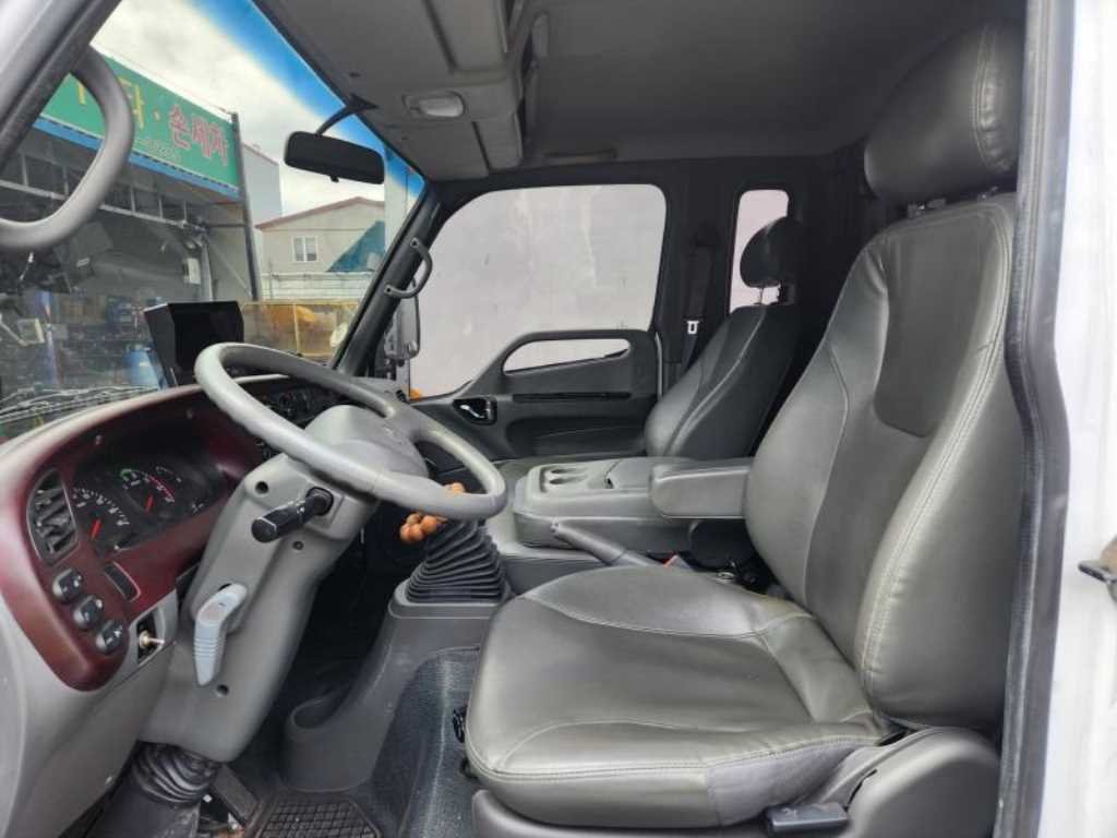 medium and large cargo truck - Vista 7