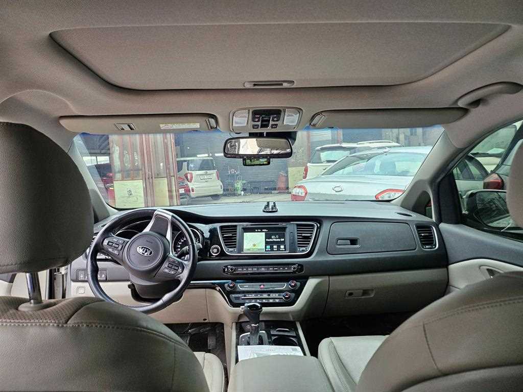 KIA Carnival - Vista 8