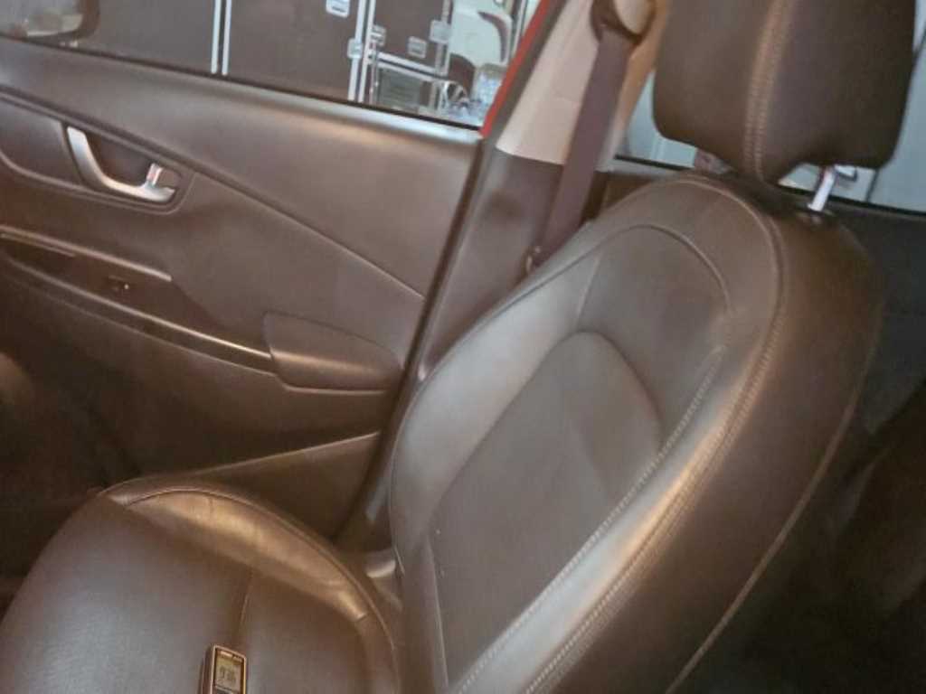 HYUNDAI Kona - Vista 10