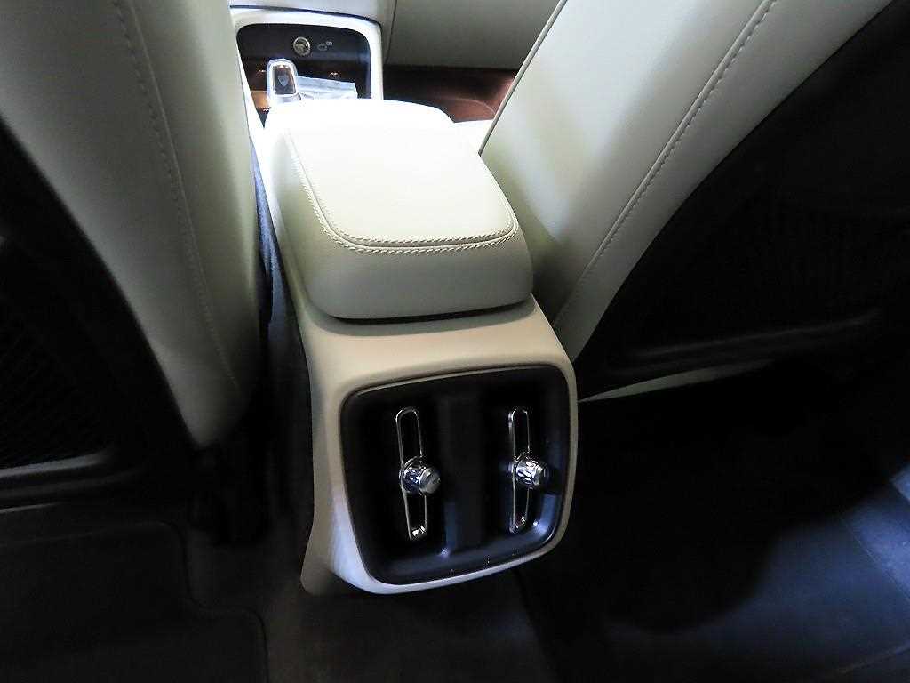 Volvo XC40 2024 Blanco - Importación desde Corea - HF Imports Iquique - Foto 15