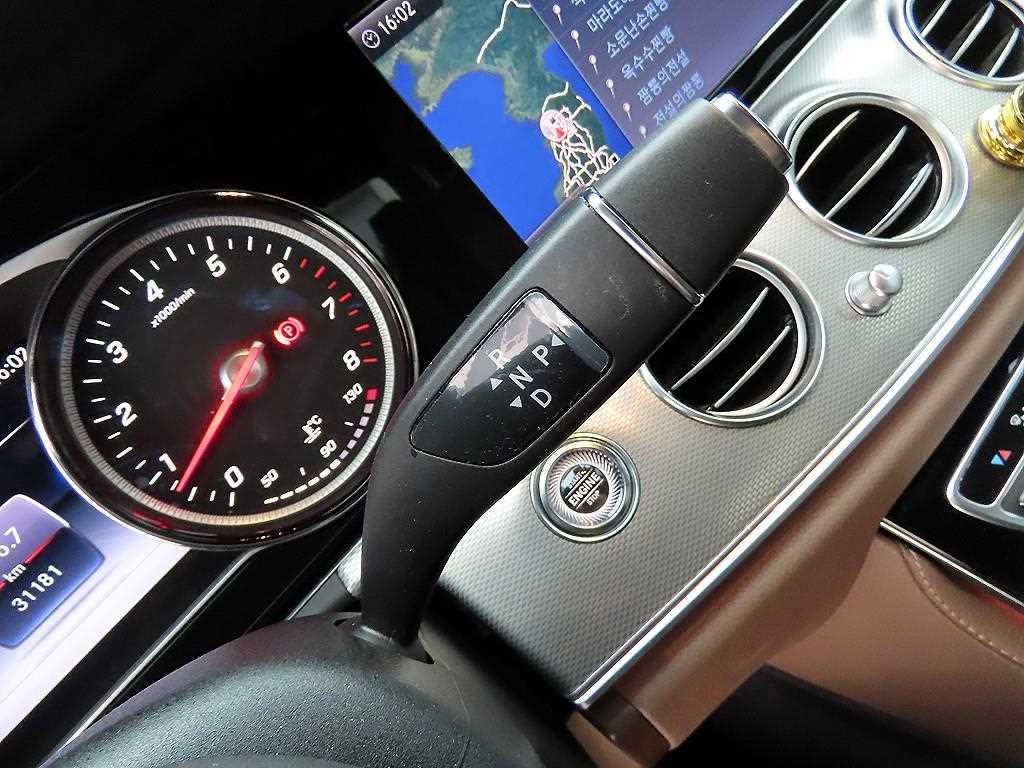 Mercedes Benz E class - Vista 10