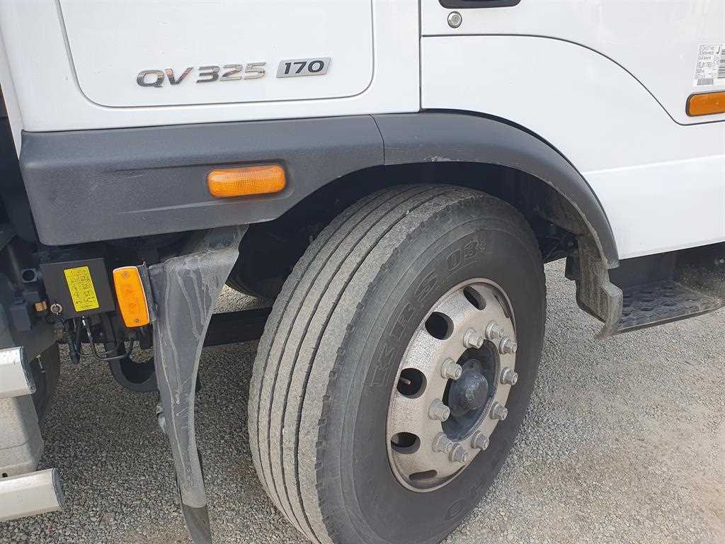 medium and large cargo truck - Vista 9