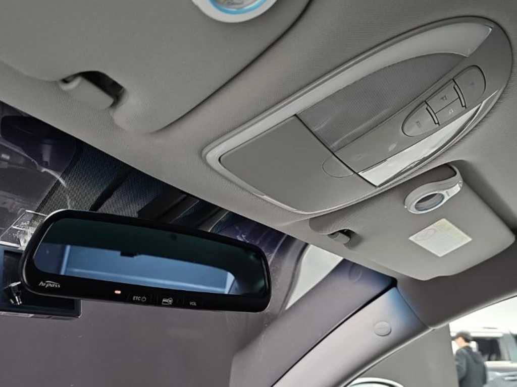 HYUNDAI Genesis - Vista 12