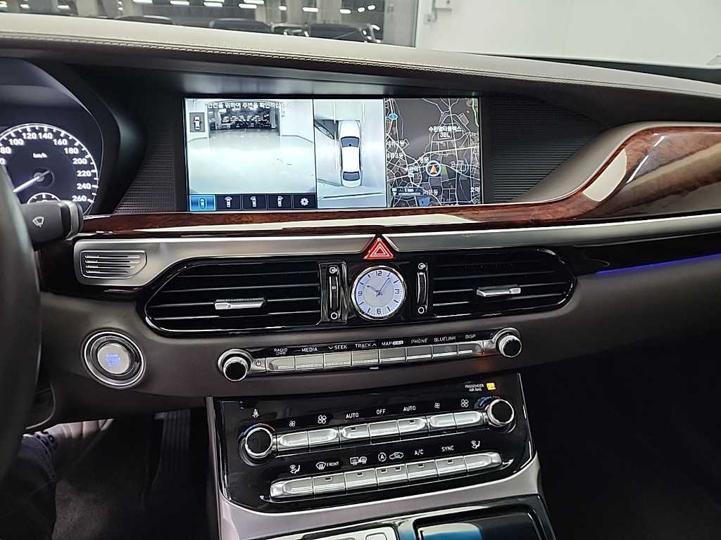 Genesis EQ900 - Vista 10