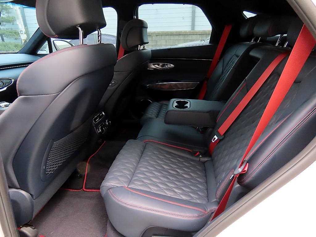 Genesis GV70 - Vista 6