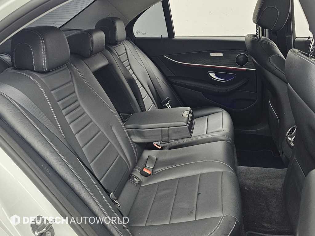 Mercedes Benz E class - Vista 12