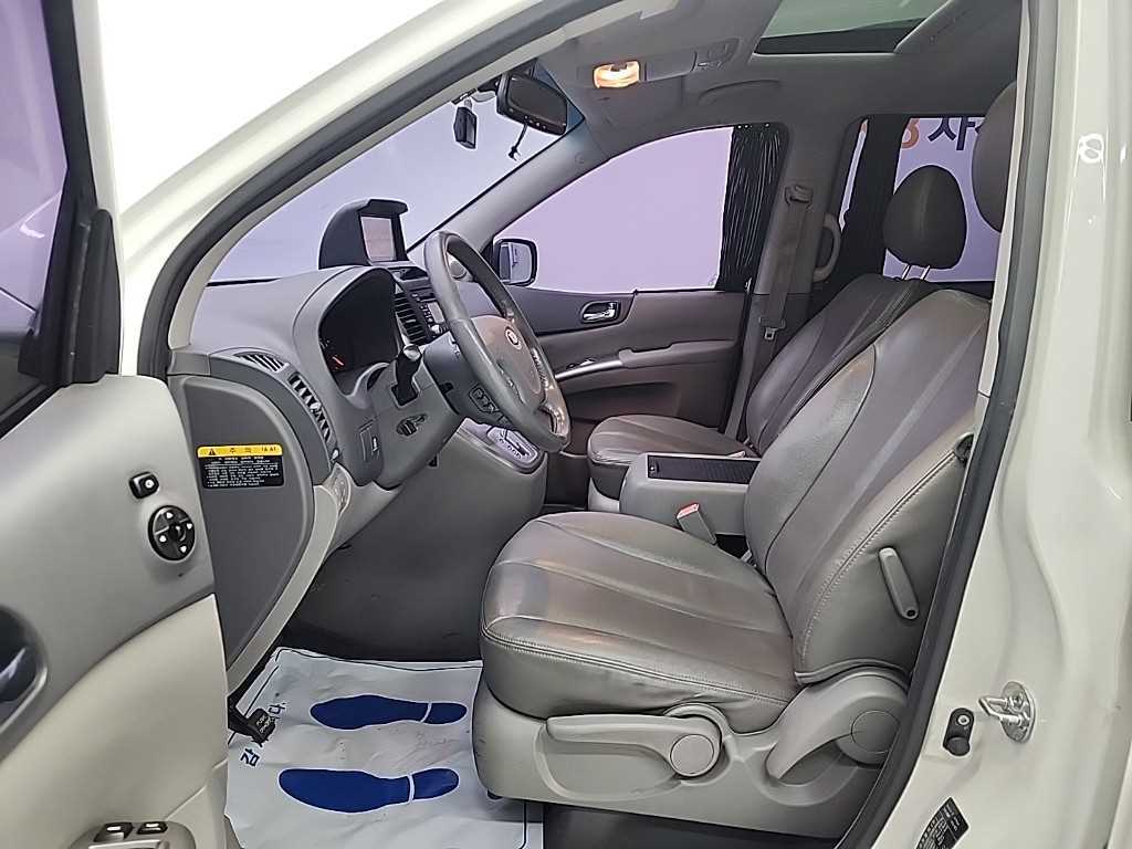 KIA Carnival - Vista 11