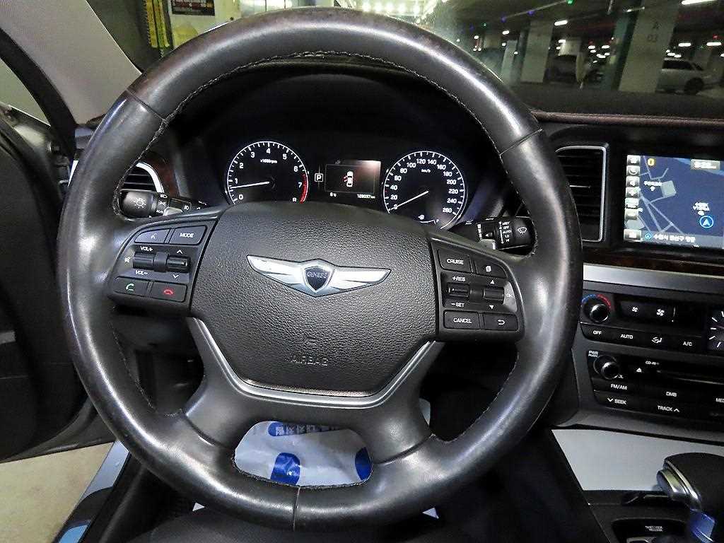 HYUNDAI Genesis - Vista 8