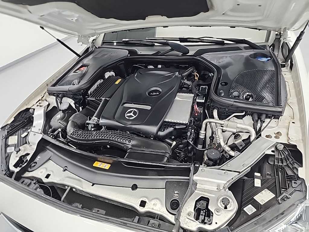 Mercedes Benz E class - Vista 5