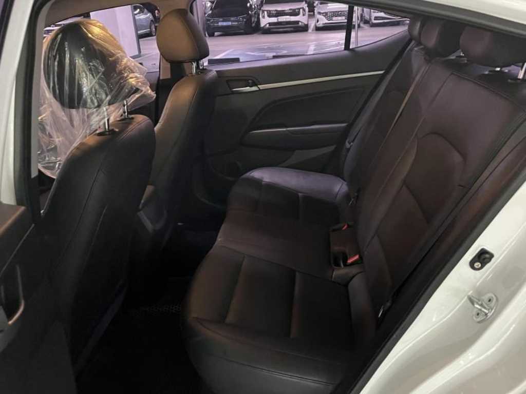 HYUNDAI Avante - Vista 6