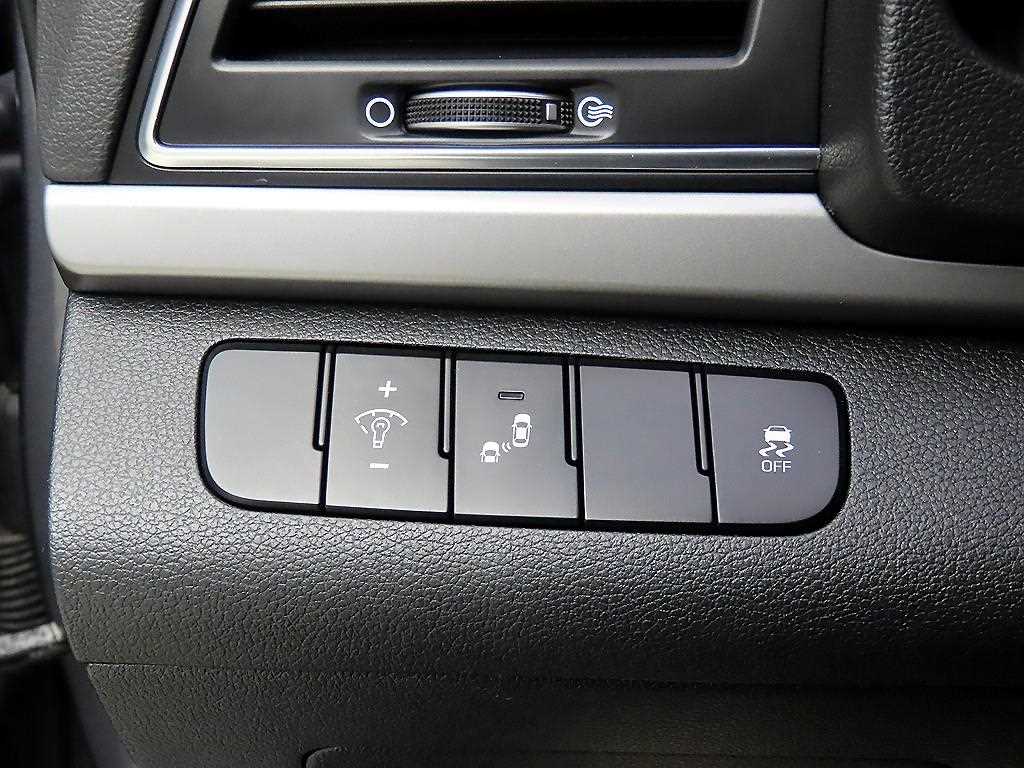 HYUNDAI Avante - Vista 12