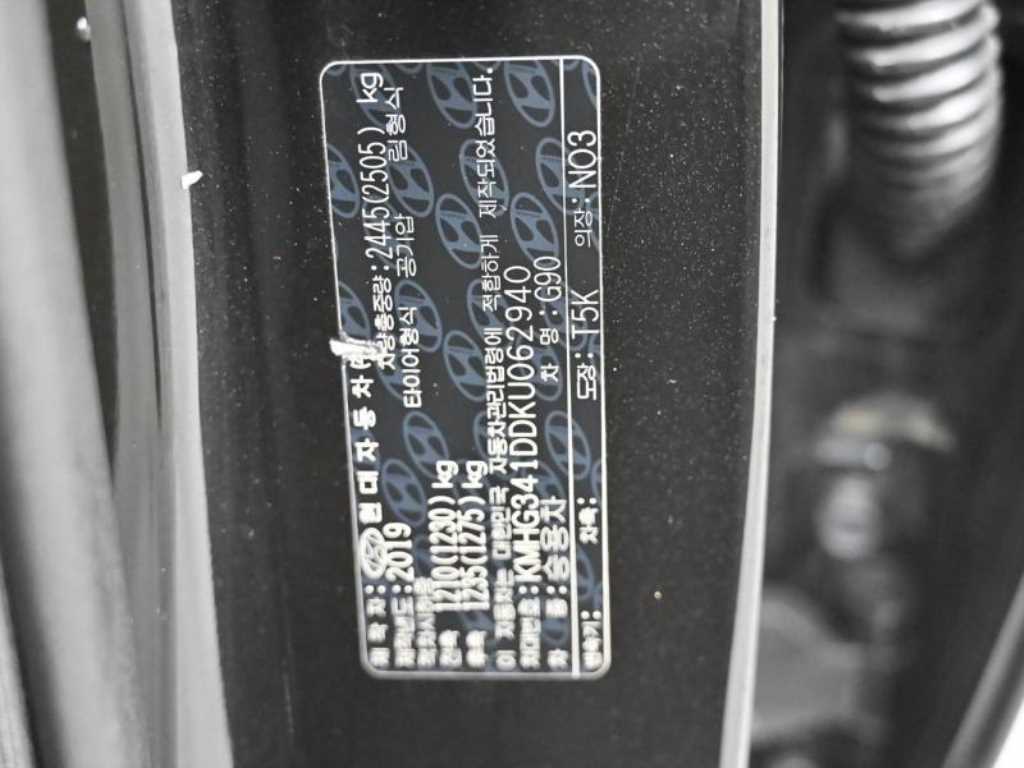 Genesis G90 - Vista 9