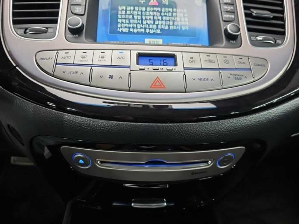 HYUNDAI Genesis - Vista 10
