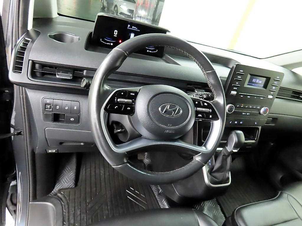 HYUNDAI Staria - Vista 9