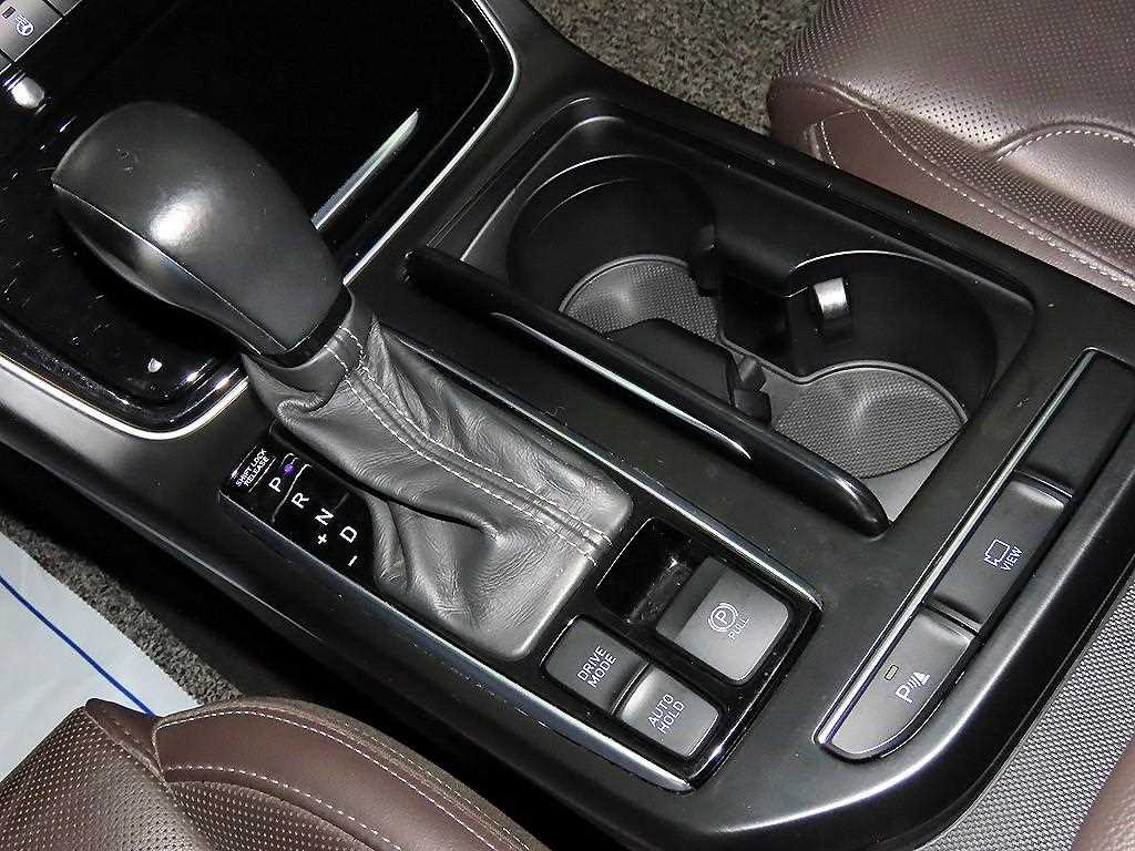 HYUNDAI Grandeur - Vista 12