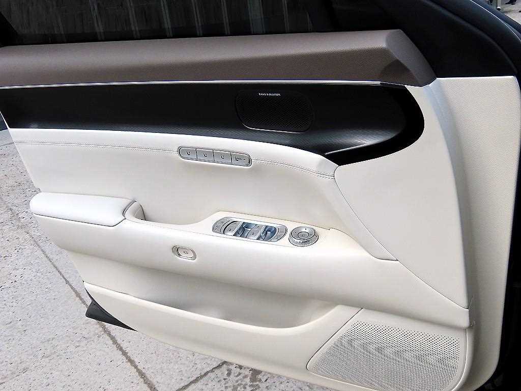 Genesis G90 - Vista 11