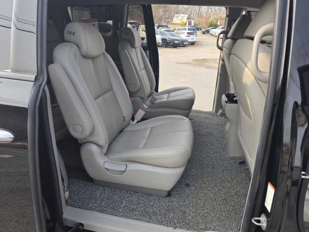 KIA Carnival - Vista 10
