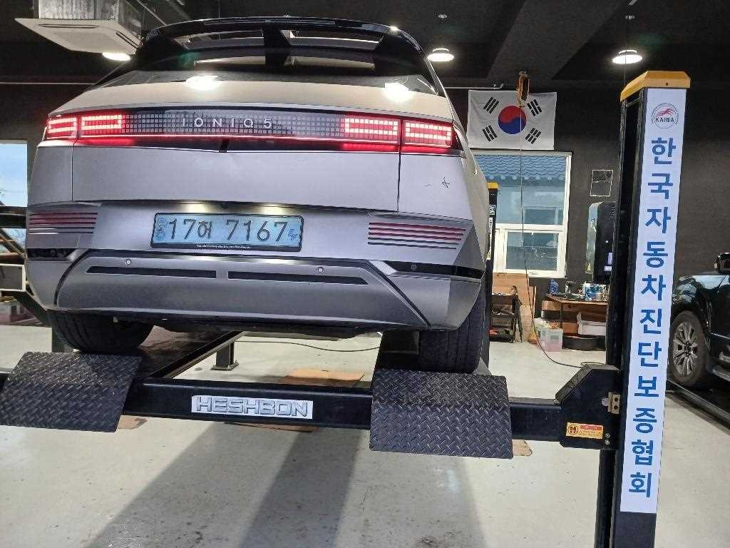 HYUNDAI Ioniq 5 - Vista 4