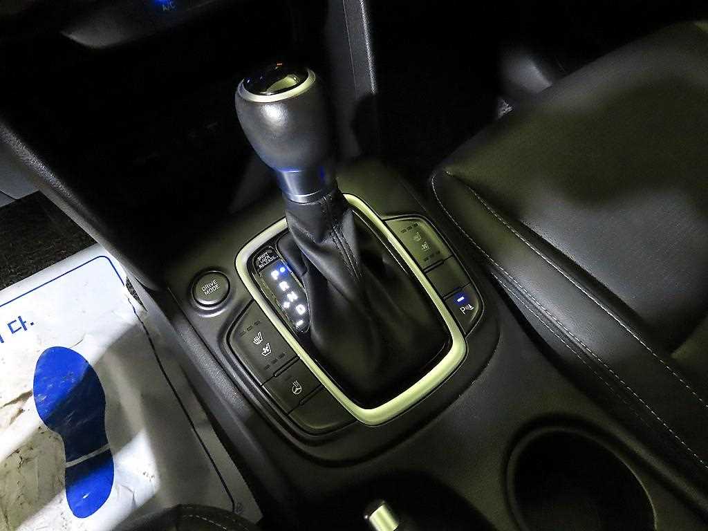 HYUNDAI Kona - Vista 12