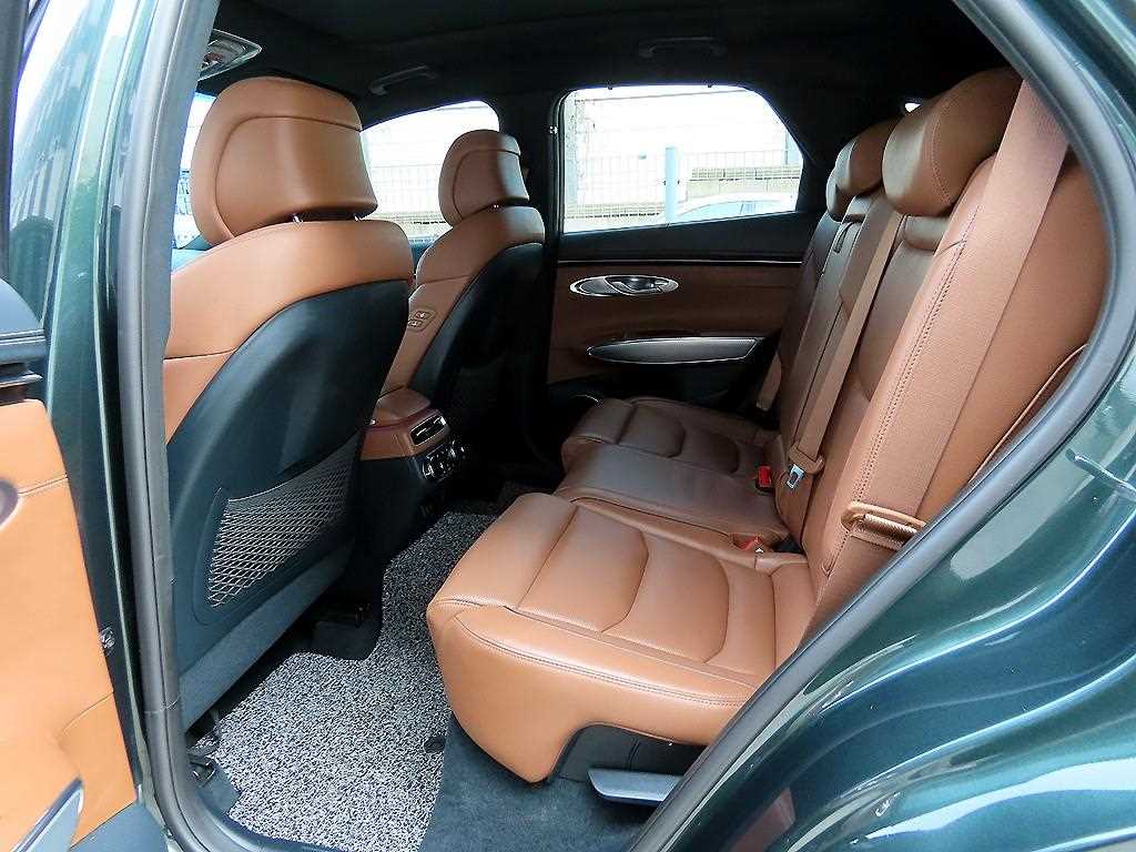 Genesis GV70 - Vista 6