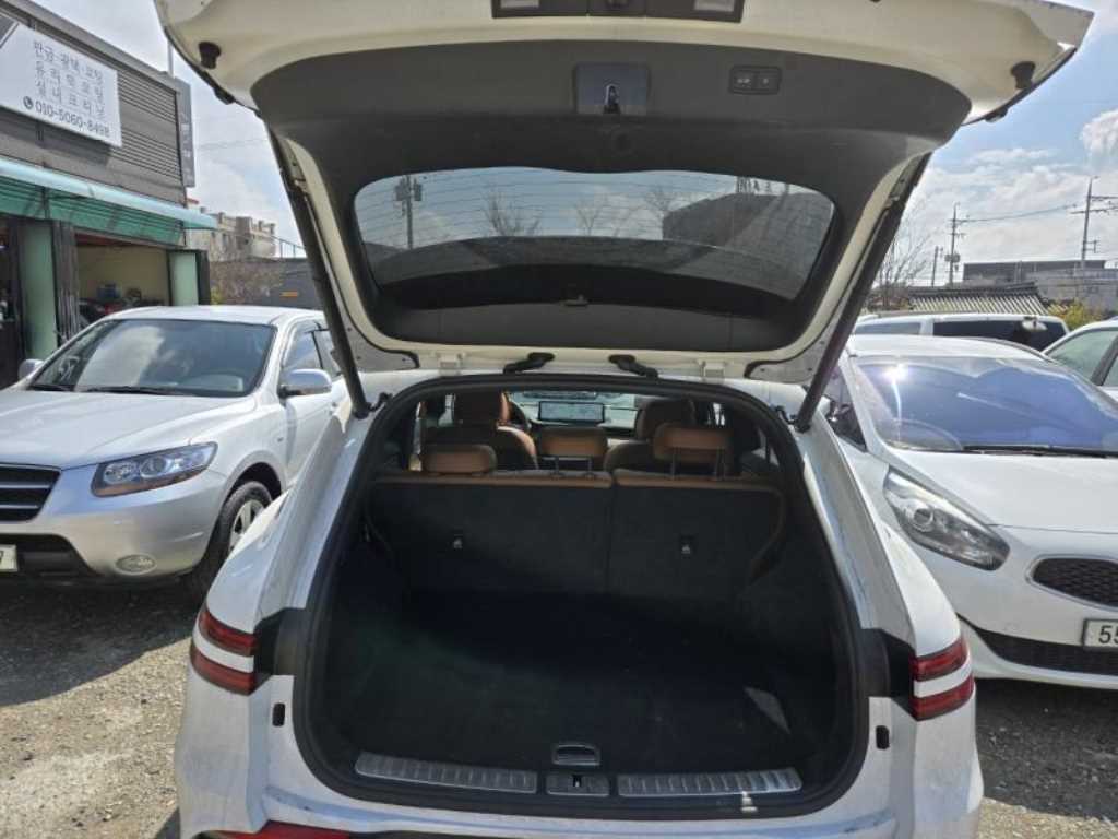 Genesis GV70 - Vista 8