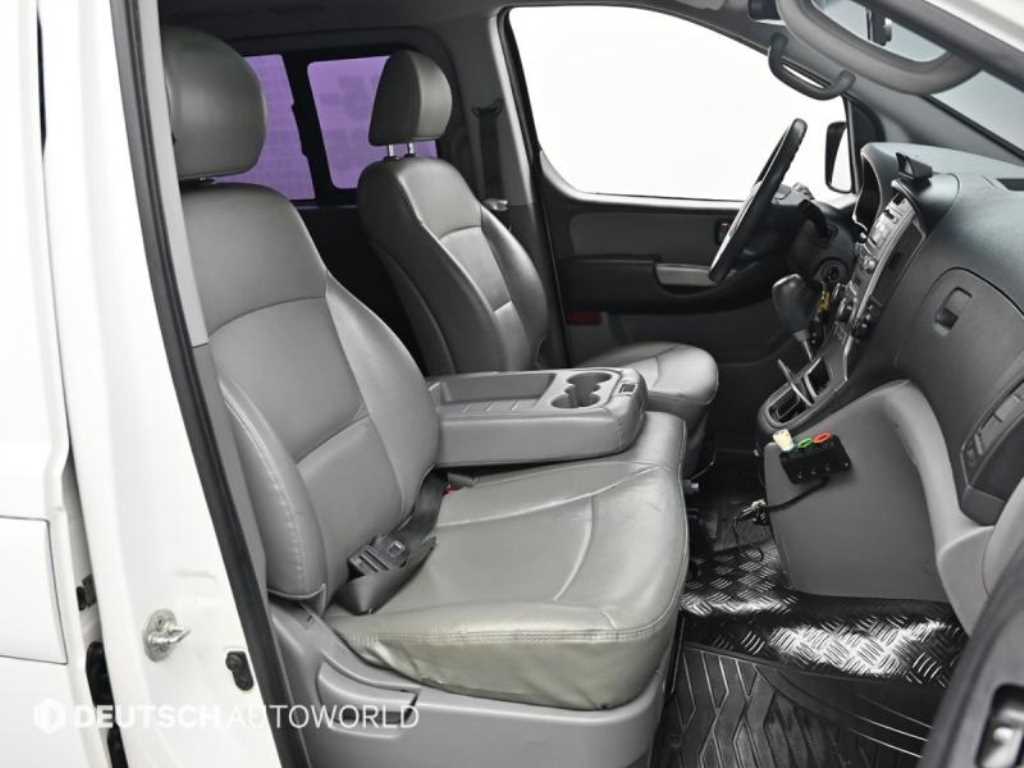 HYUNDAI Starex - Vista 10