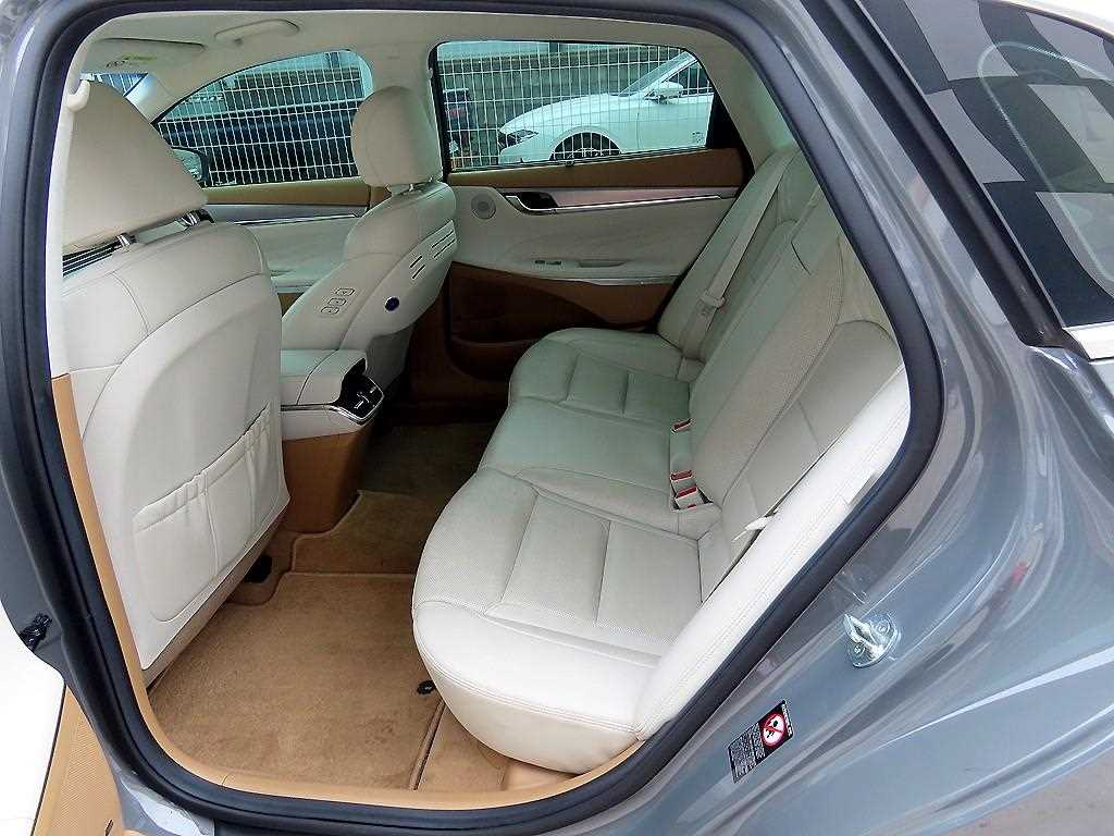 HYUNDAI Grandeur - Vista 6