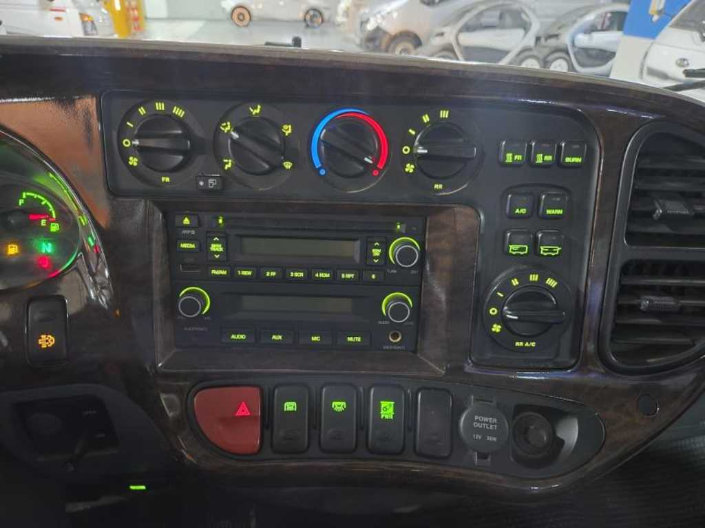 medium and large bus Hyundai bus - Vista 8