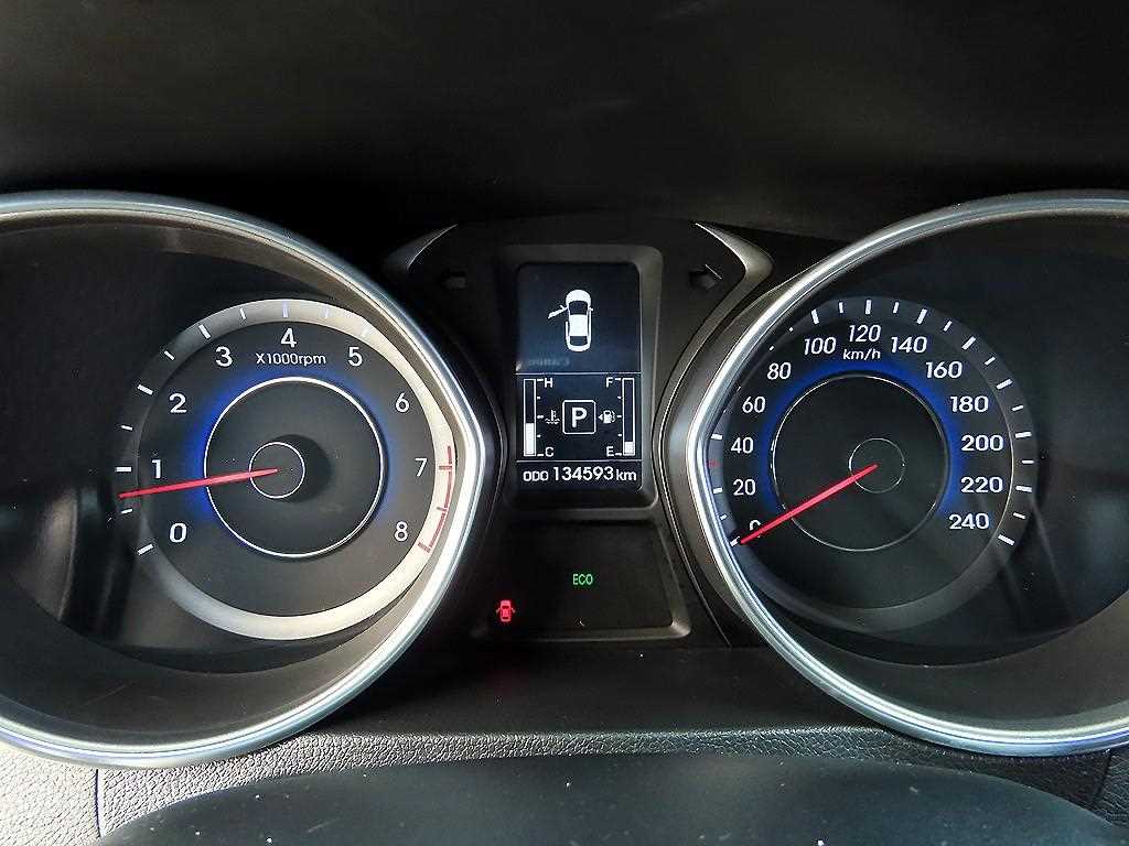 HYUNDAI Avante - Vista 9