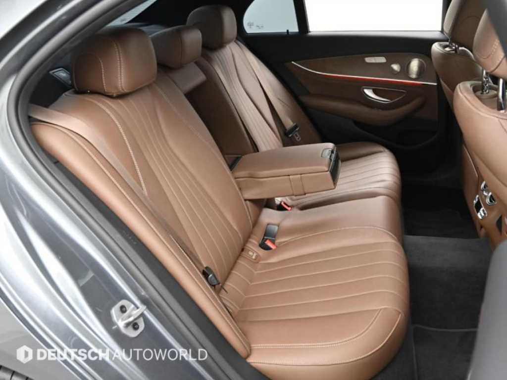 Mercedes Benz E class - Vista 12