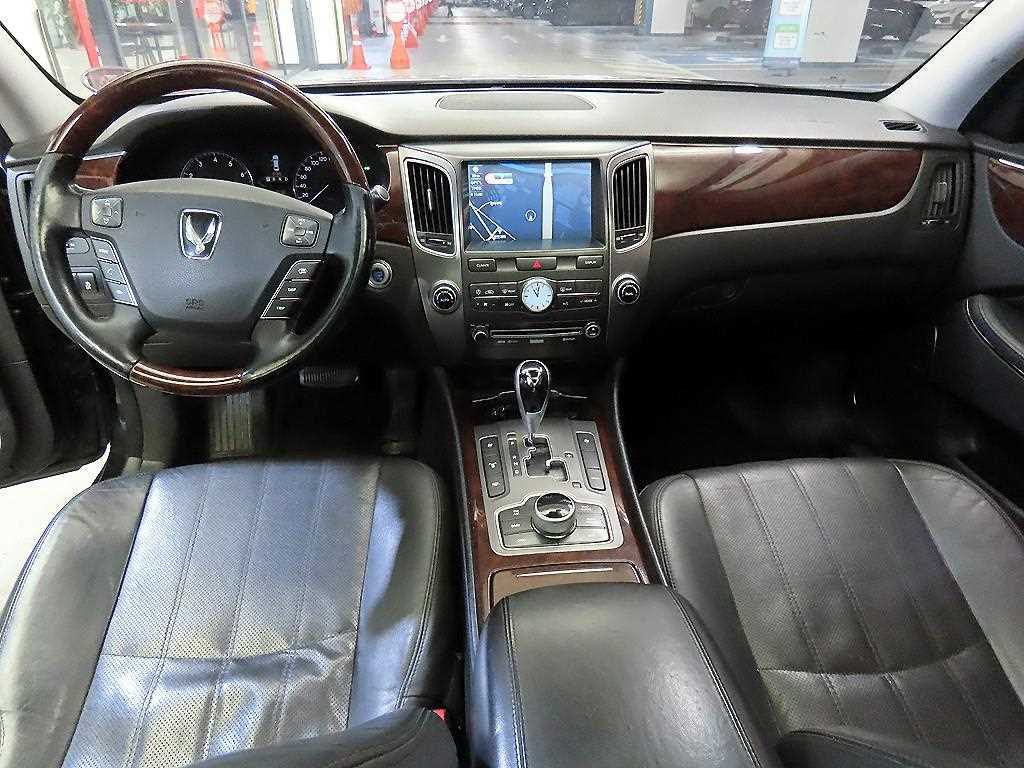HYUNDAI Equus - Vista 10