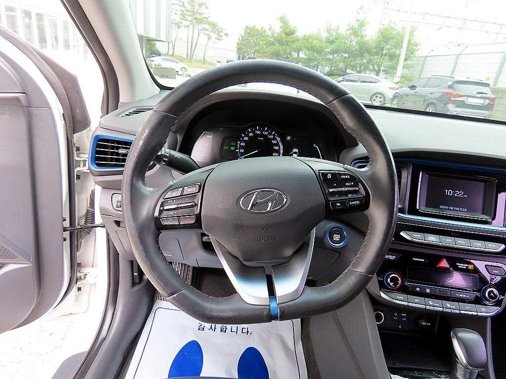 HYUNDAI Ioniq - Vista 8