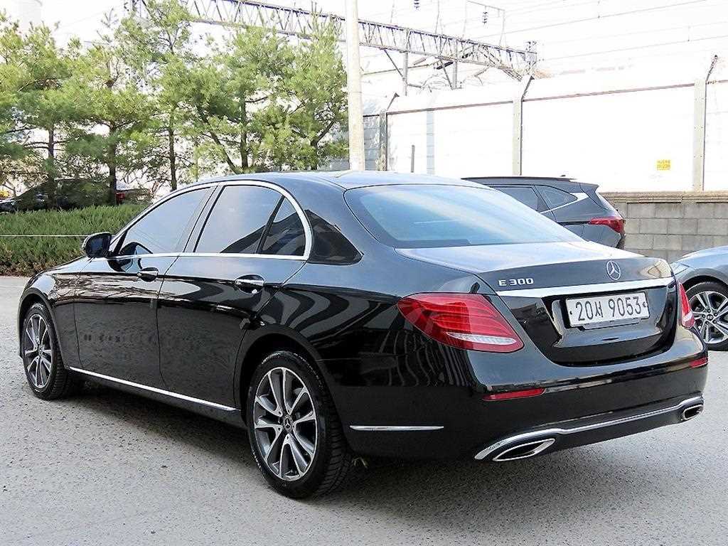 Mercedes Benz E class - Vista 3