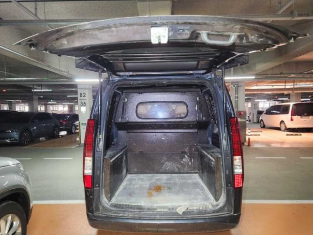 HYUNDAI Staria - Vista 4