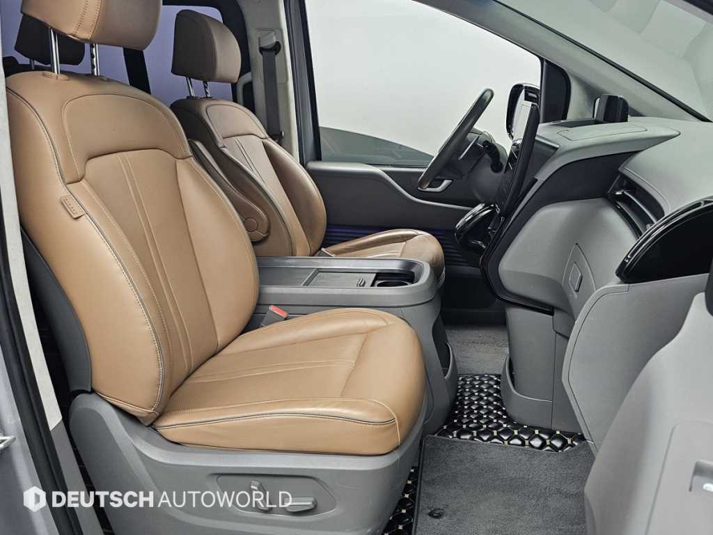 HYUNDAI Staria - Vista 10