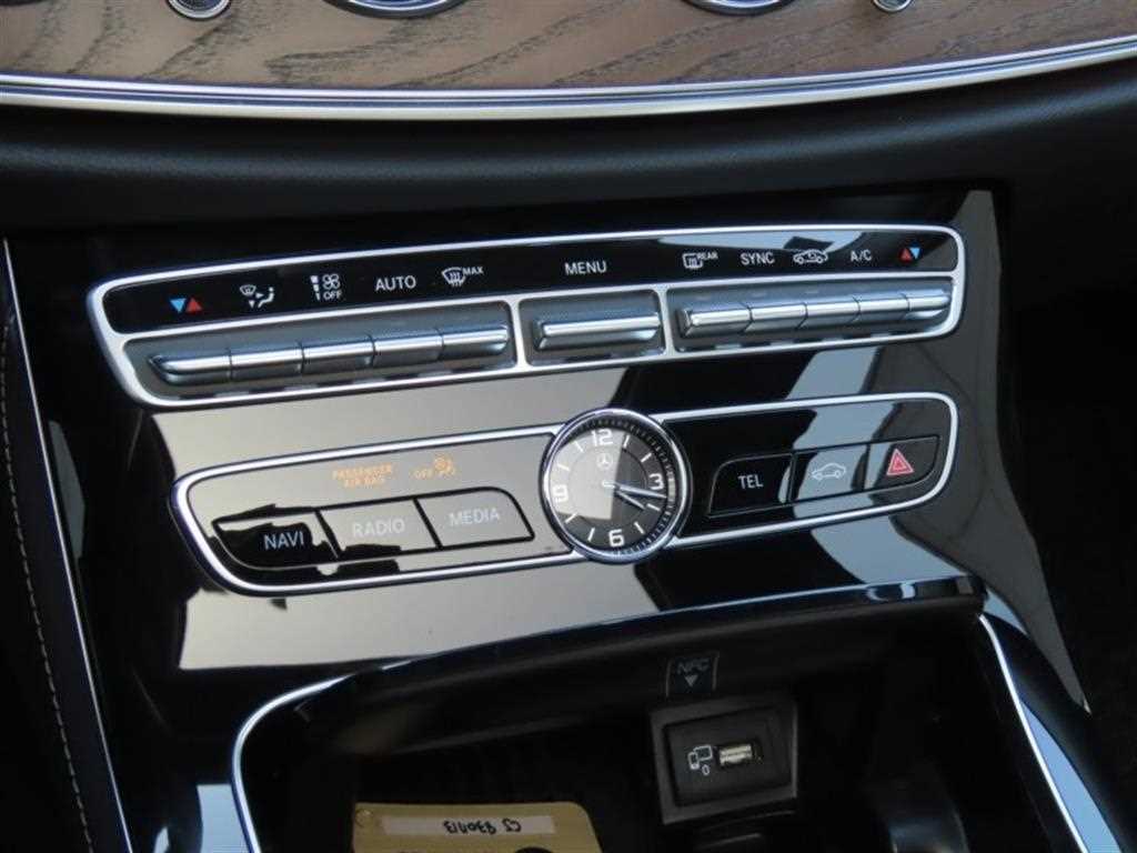 Mercedes Benz E class - Vista 8