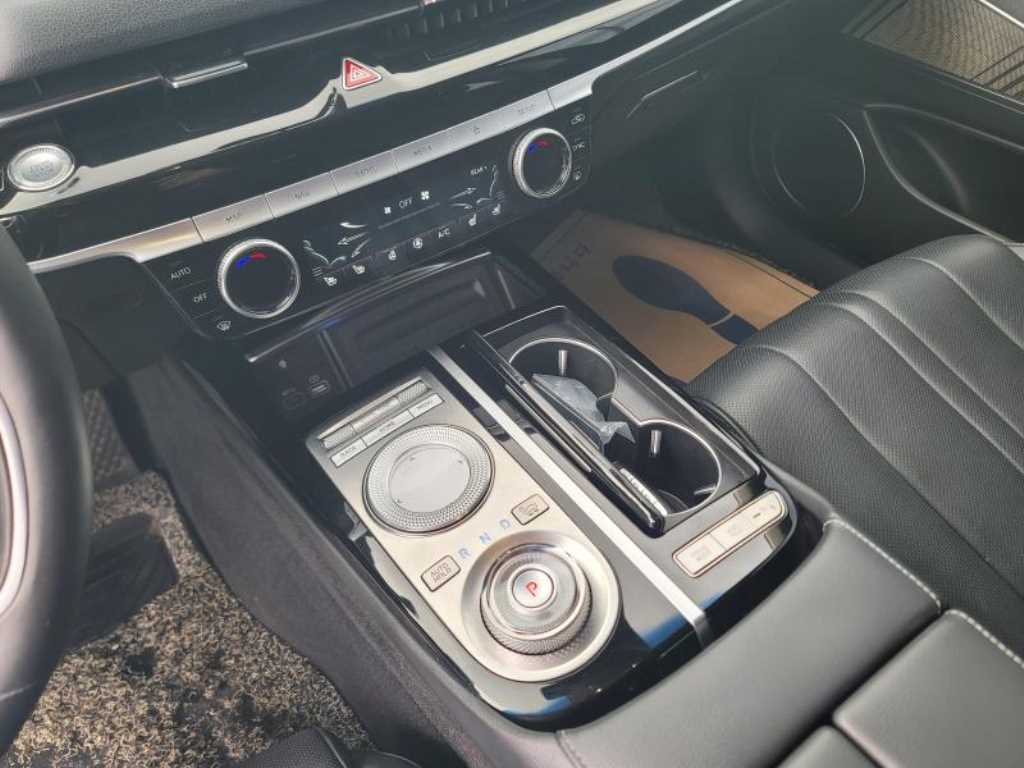 Genesis G80 - Vista 10