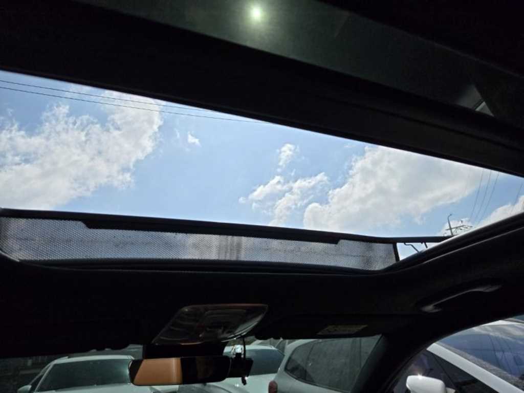 Genesis GV70 - Vista 5