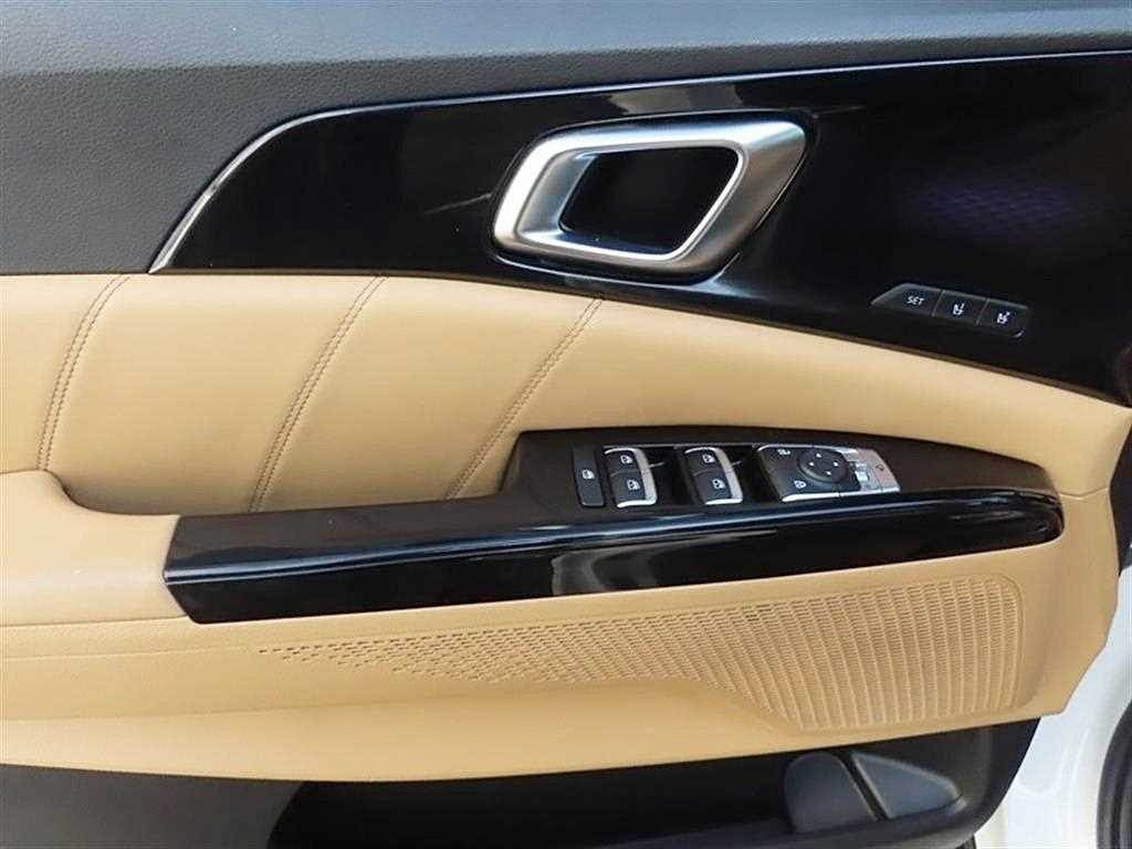 KIA Carnival - Vista 7