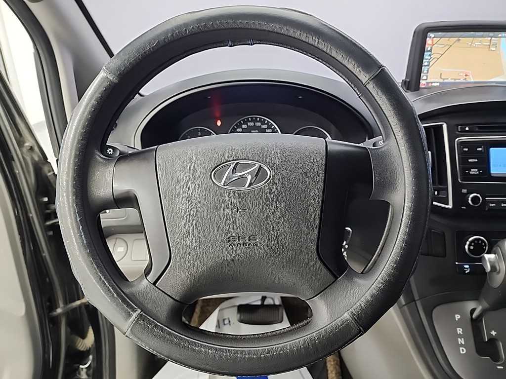 HYUNDAI Starex - Vista 9