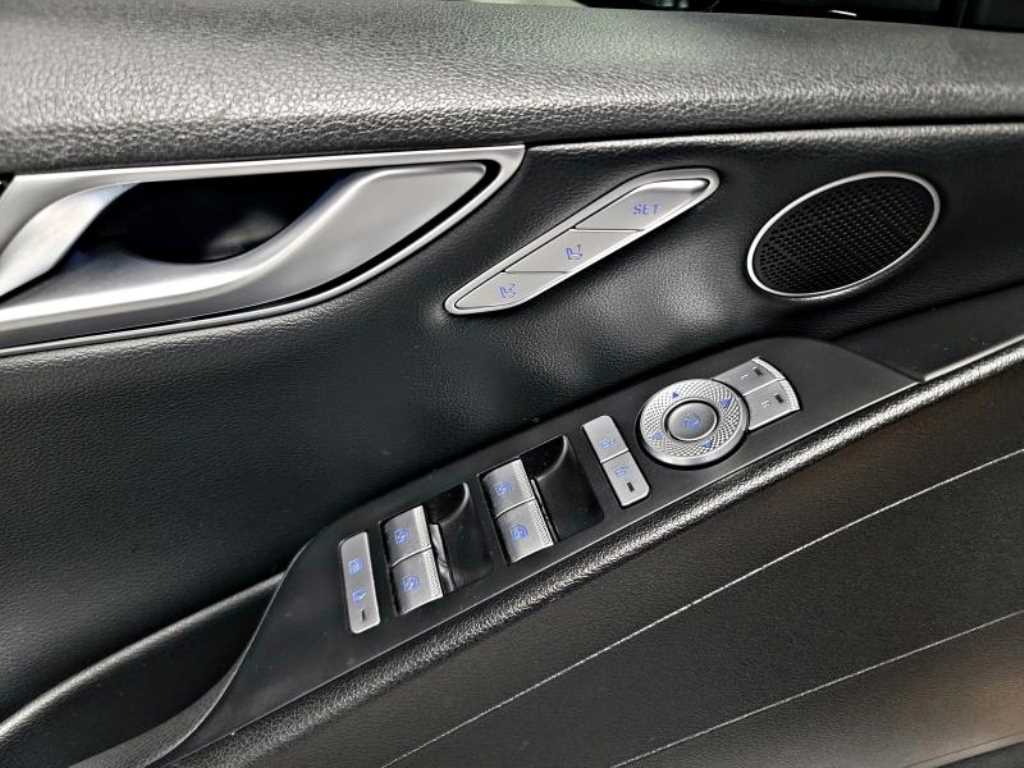 Genesis G80 - Vista 12