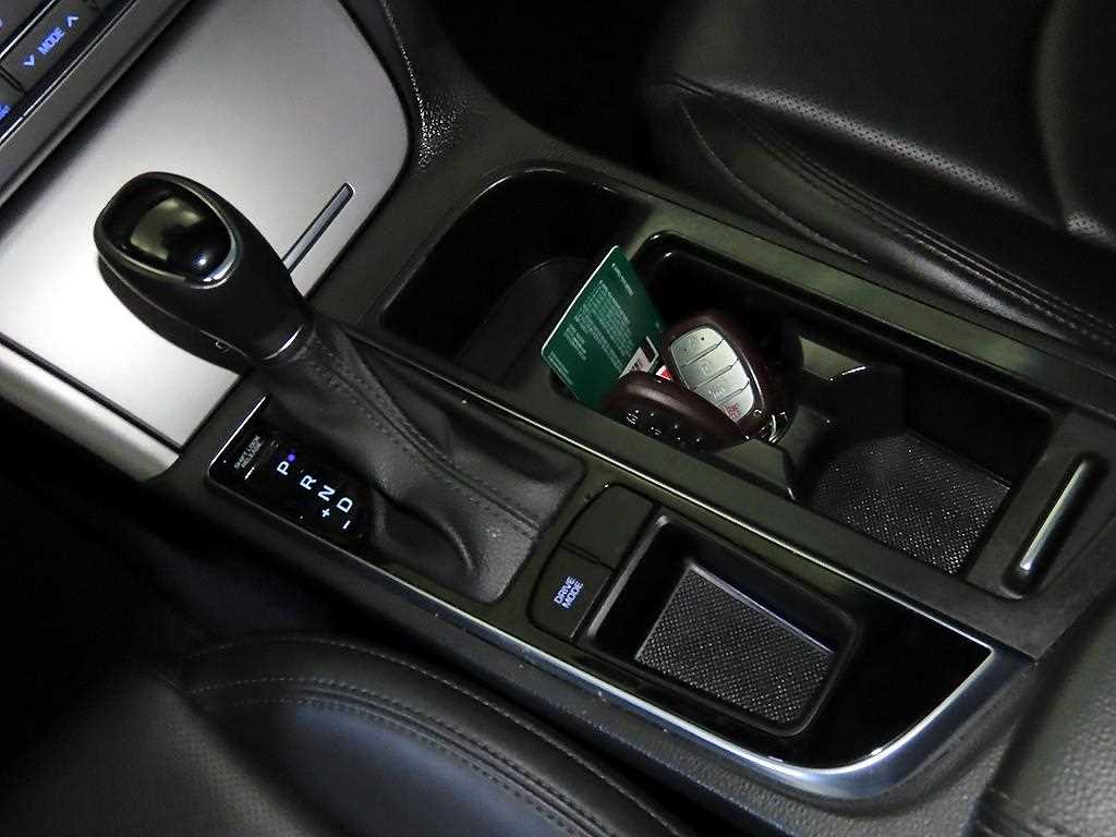 HYUNDAI Sonata - Vista 12