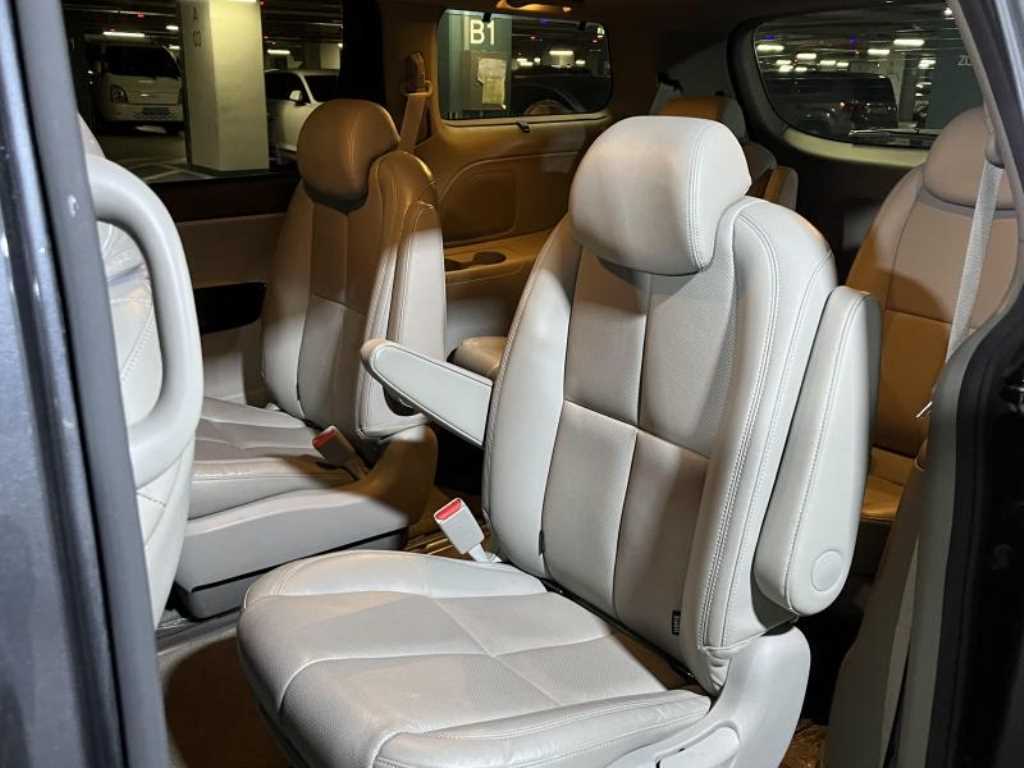 KIA Carnival - Vista 7