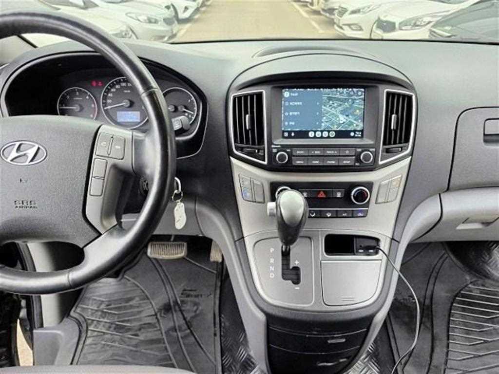 HYUNDAI Starex - Vista 7