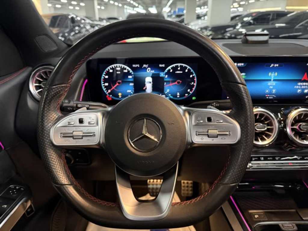 Mercedes Benz GLB Class - Vista 8