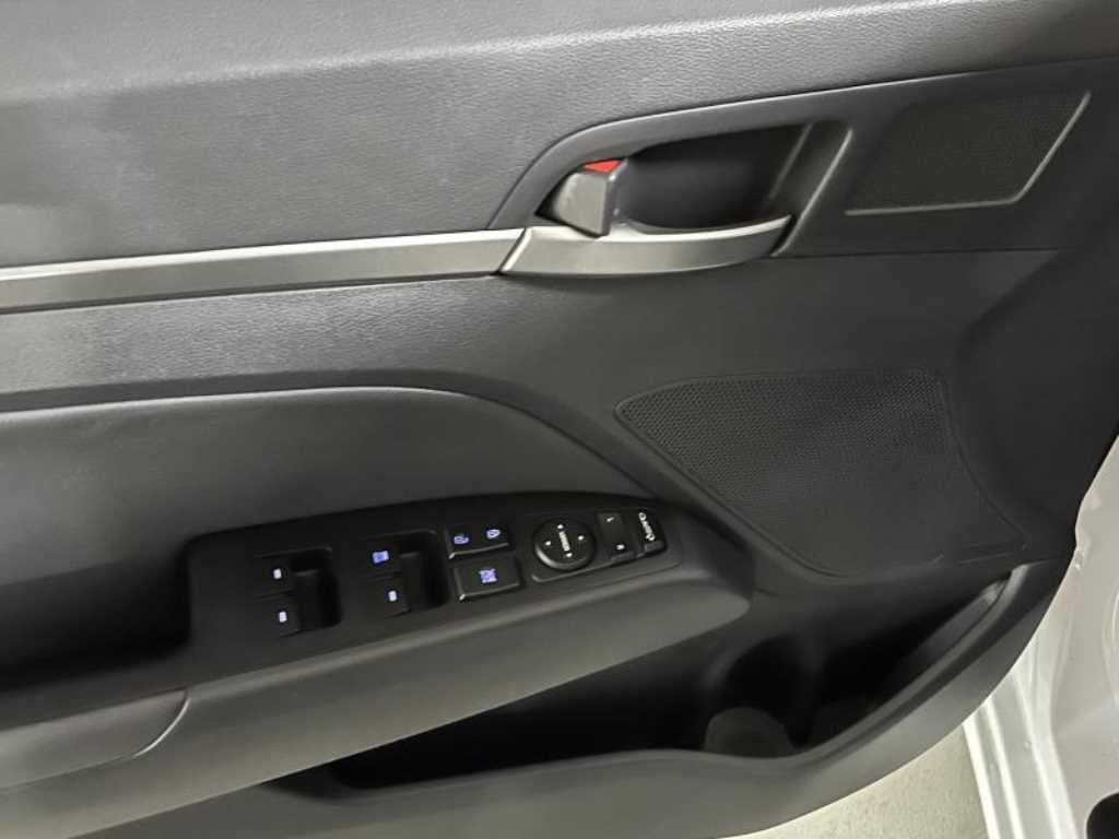 HYUNDAI Avante - Vista 12