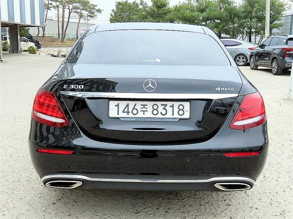 Mercedes Benz E class - Vista 4