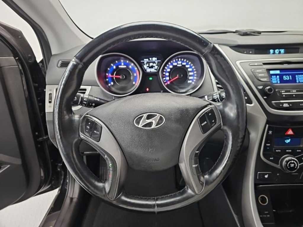 HYUNDAI Avante - Vista 6