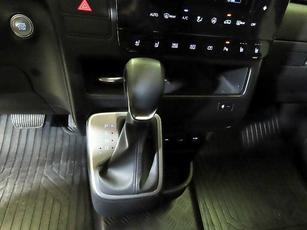 HYUNDAI Staria - Vista 12